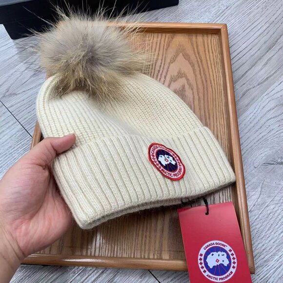 Canada Goose Beanie Hat - Picture 4 of 8